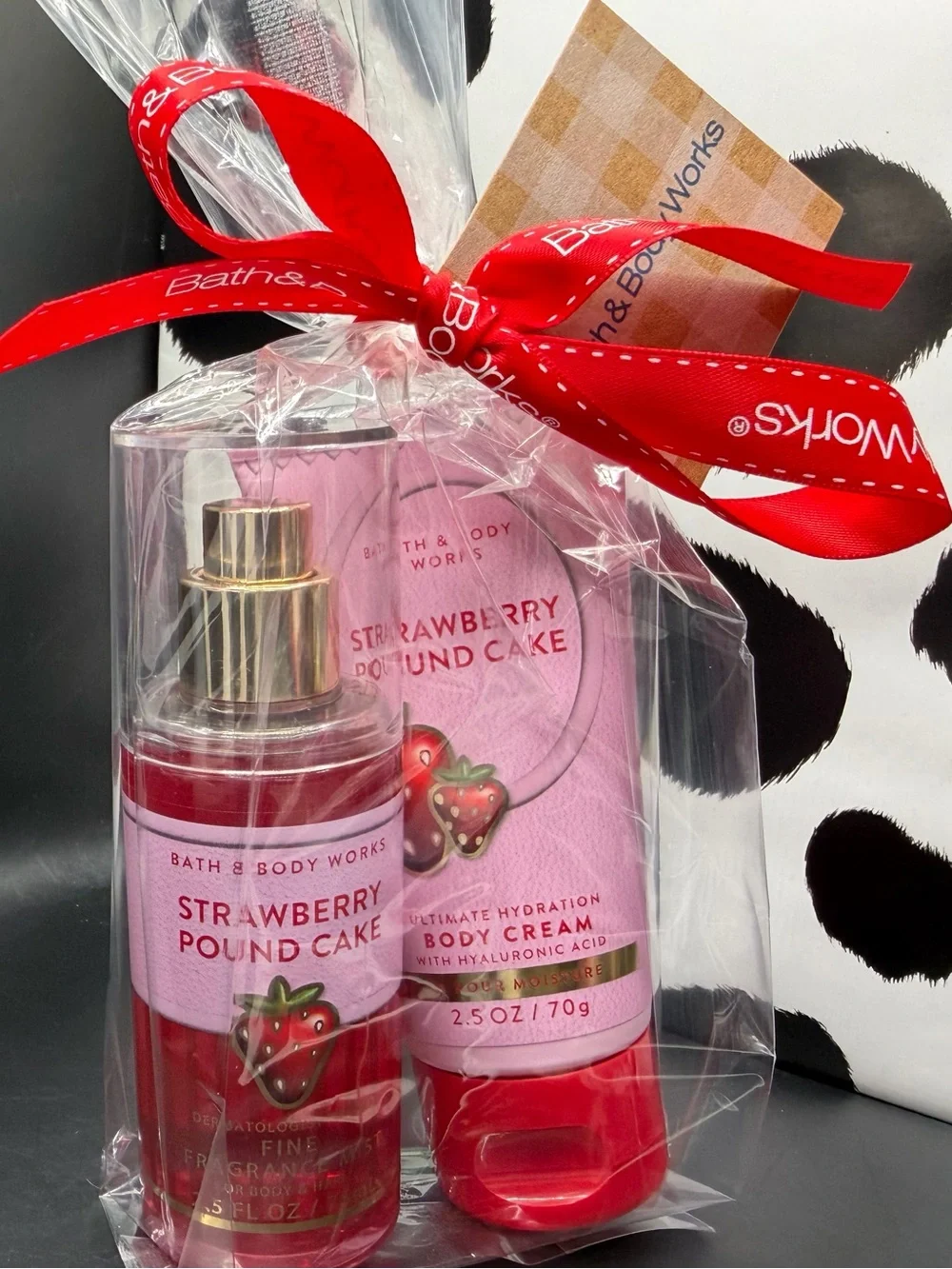 Bath & Body Works Strawberry Pound Cake gift set with ribbon - Pink, Red